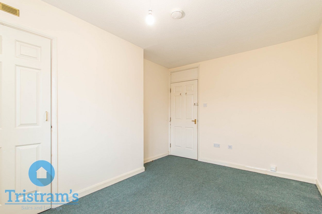 Flat Hawton Crescent in Nottingham