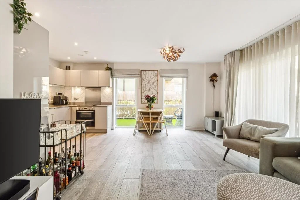 Flat St Clements Avenue in Greater London