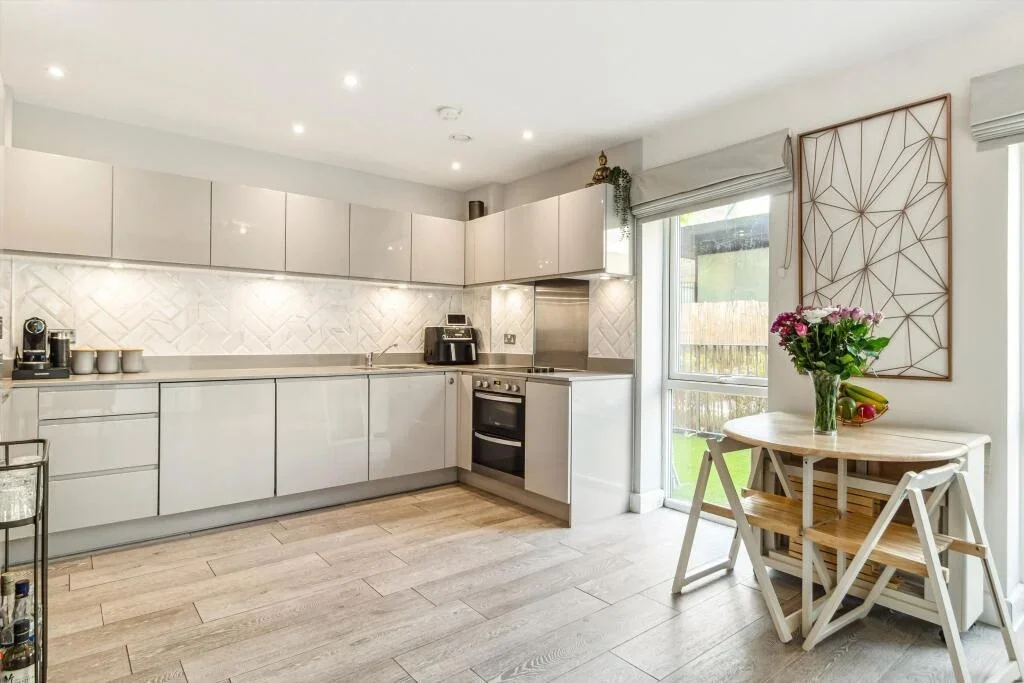 Flat St Clements Avenue in Greater London