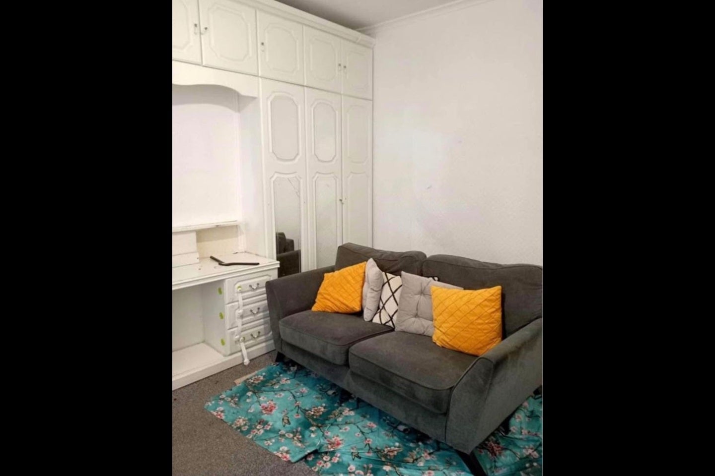 Room Byron Avenue in Greater London