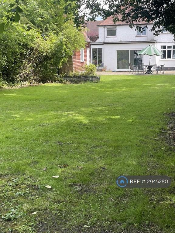 Room Deacons Hill Road in Hertsmere