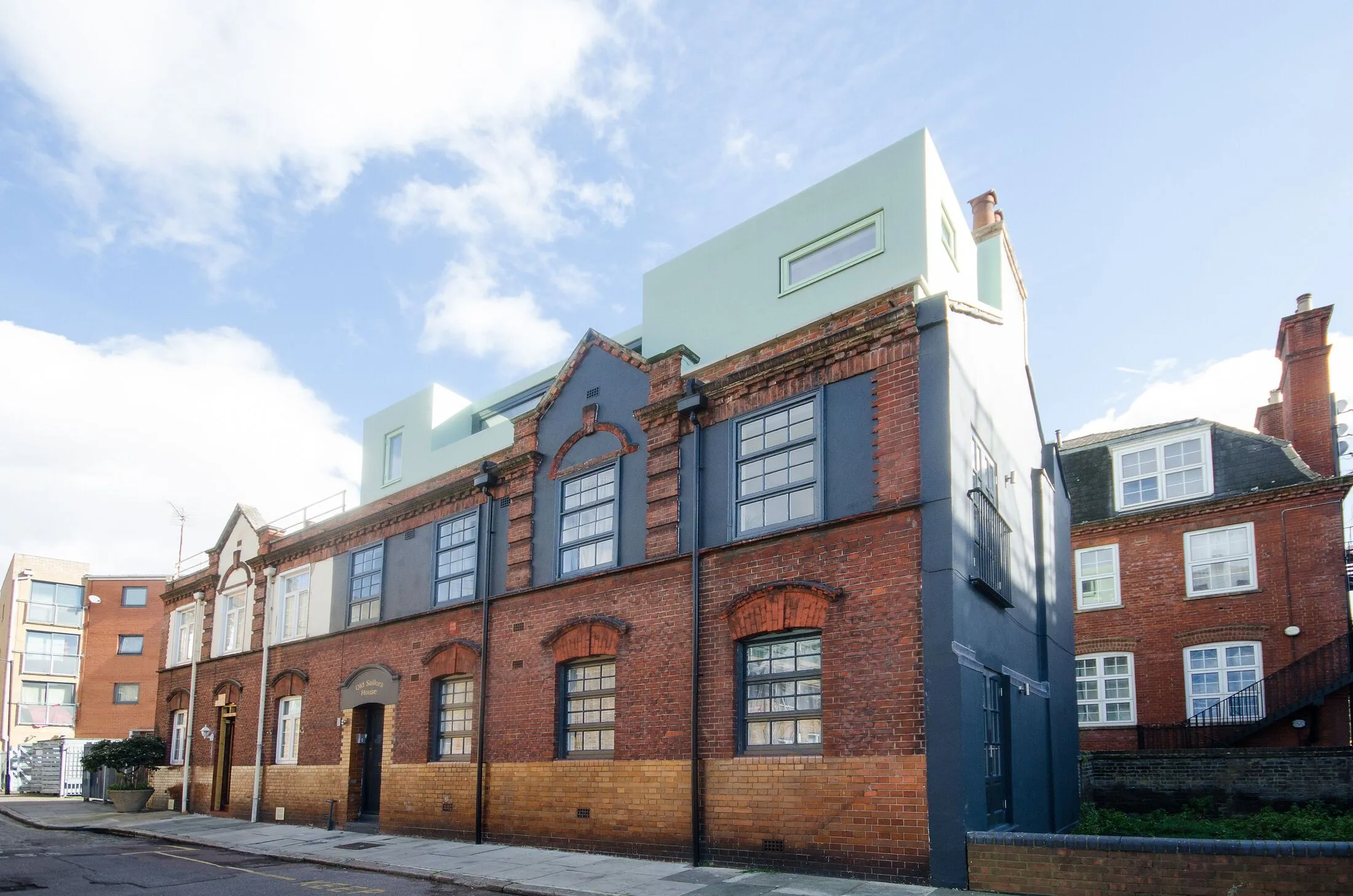 Flat Beccles Street in Greater London