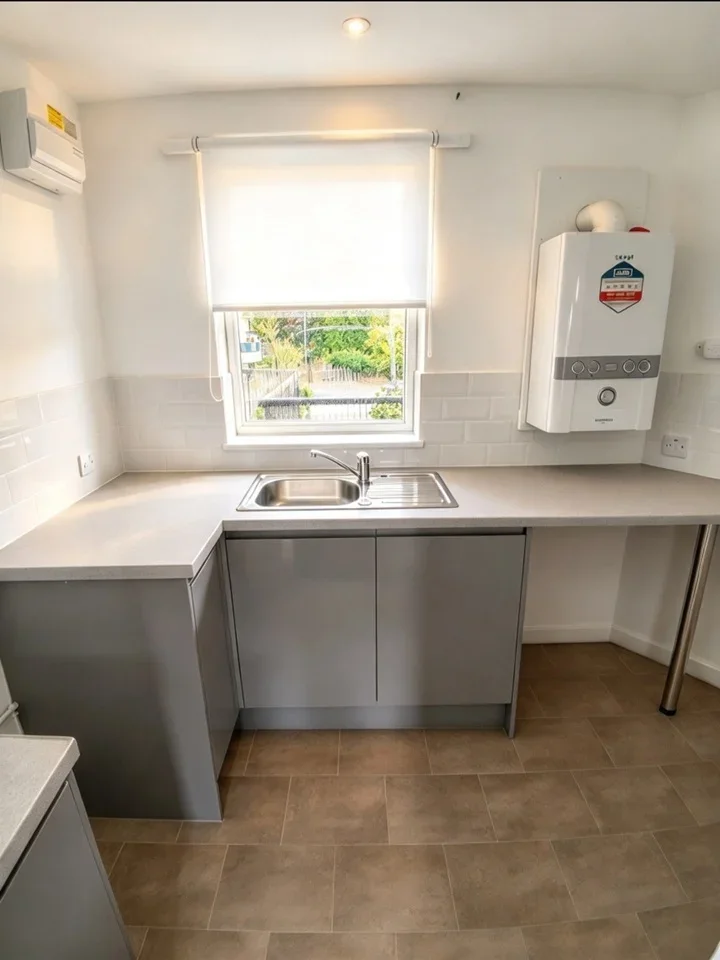 Flat Clover Way in Basildon