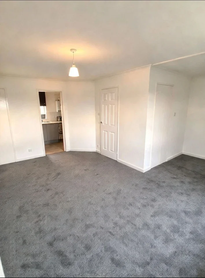 Flat Clover Way in Basildon