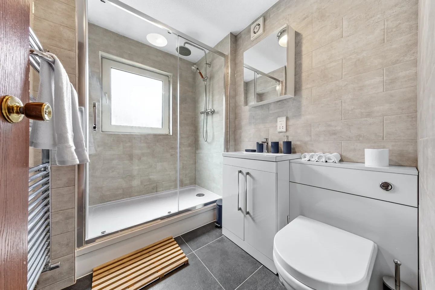 Flat Sissinghurst Close in Crawley