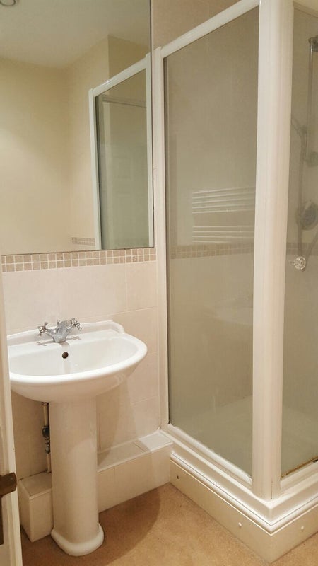Room Tarragon Road in Maidstone