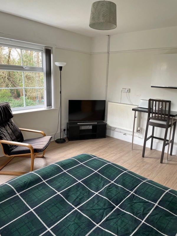 Room Langley Walk in Crawley