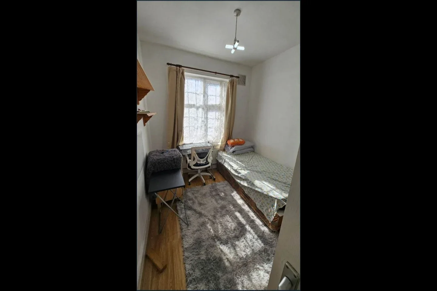 Room Bath Road in Greater London