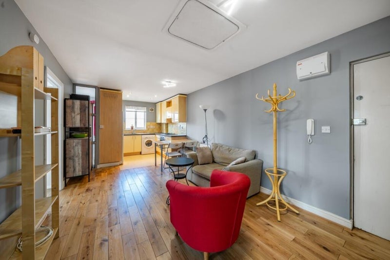 Room Newent Close in Greater London