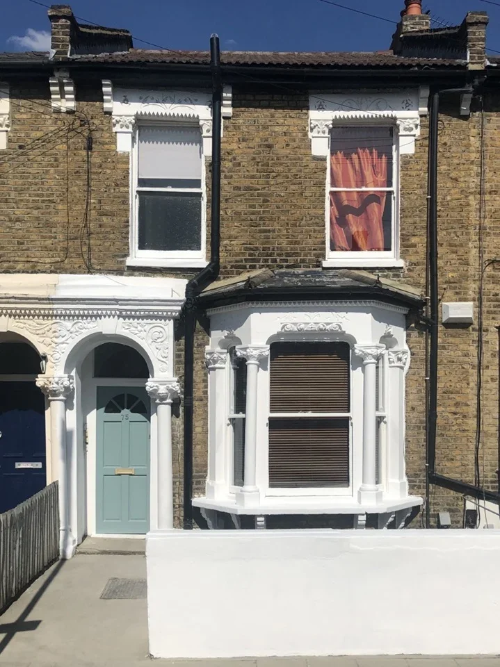 Flat Appach Road in Greater London