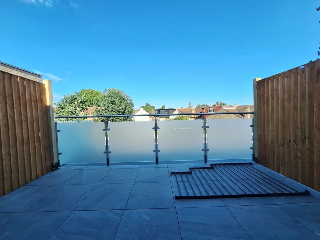 Flat Serbin Close in Greater London