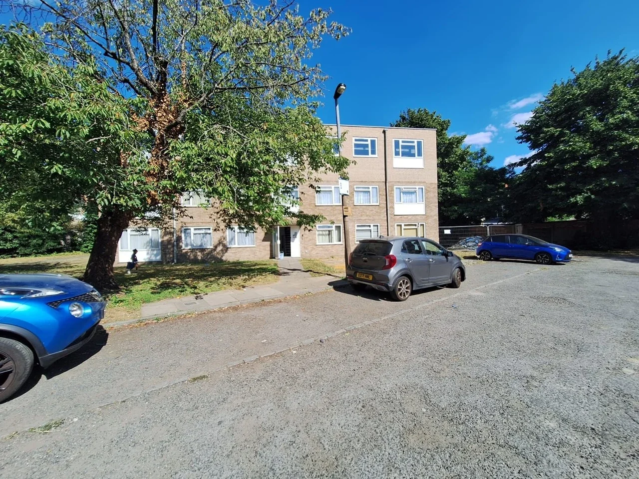 Flat Serbin Close in Greater London