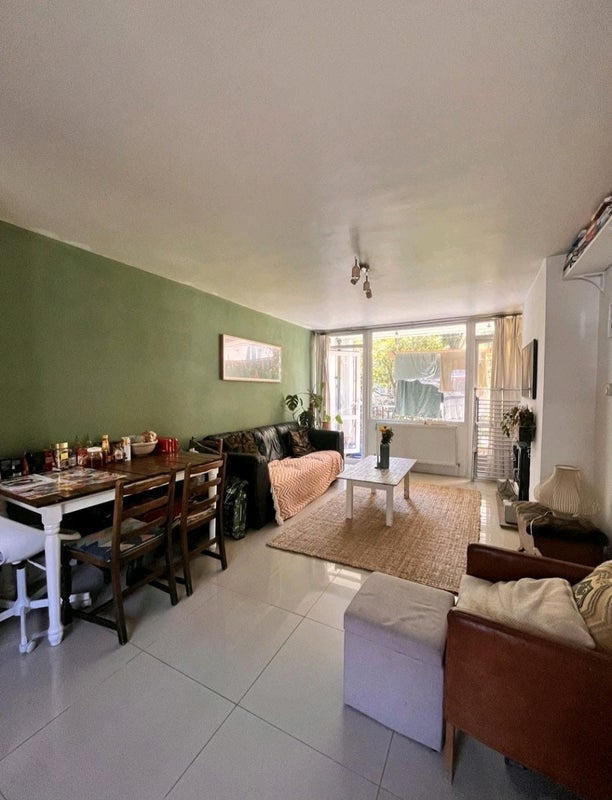 Room Cook's Road in Greater London