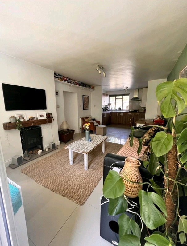Room Cook's Road in Greater London