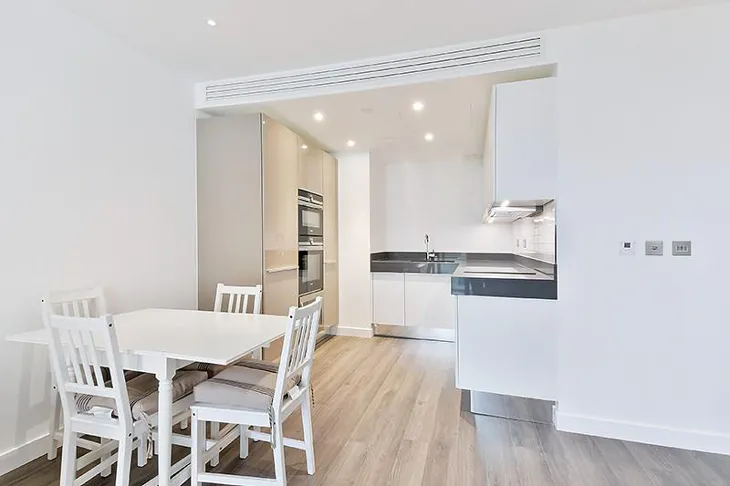 Flat Canter Way in Greater London