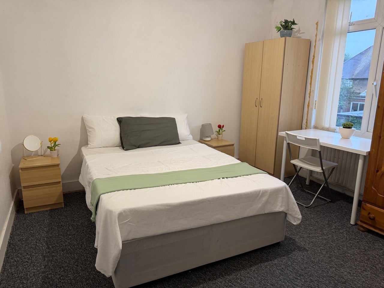 Room Framfield Road in Greater London