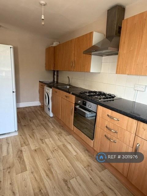 Flat Albemarle Road in Greater London