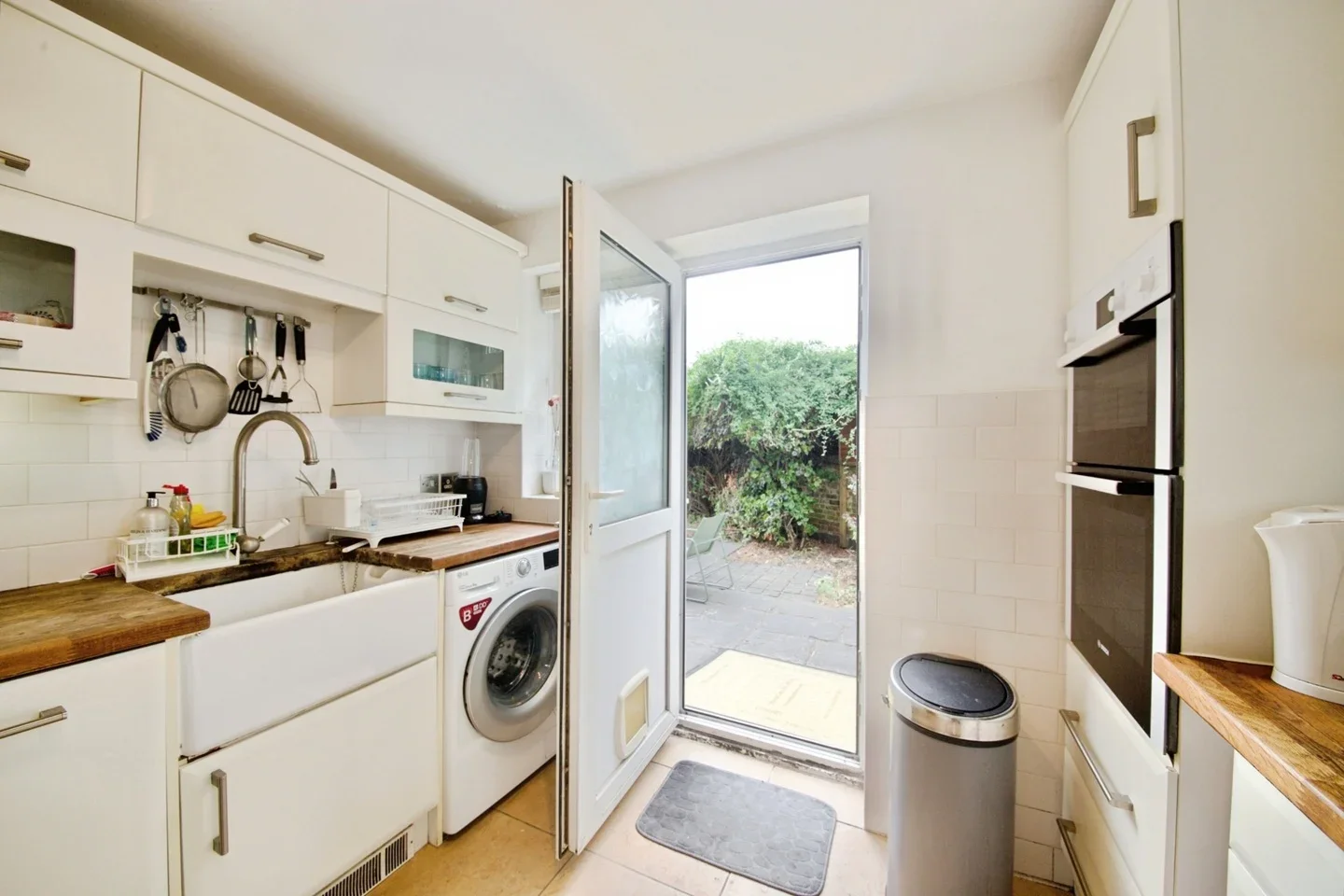 Flat Oakleigh Road North in Greater London