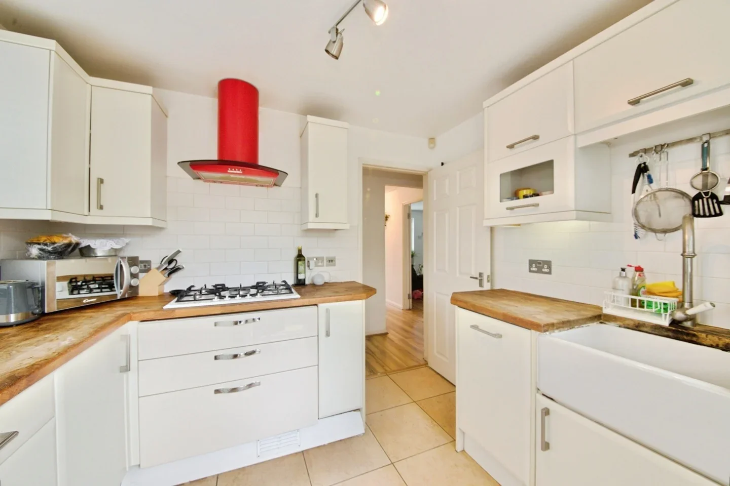 Flat Oakleigh Road North in Greater London