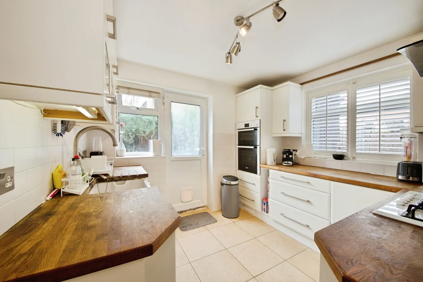 Flat Oakleigh Road North in Greater London