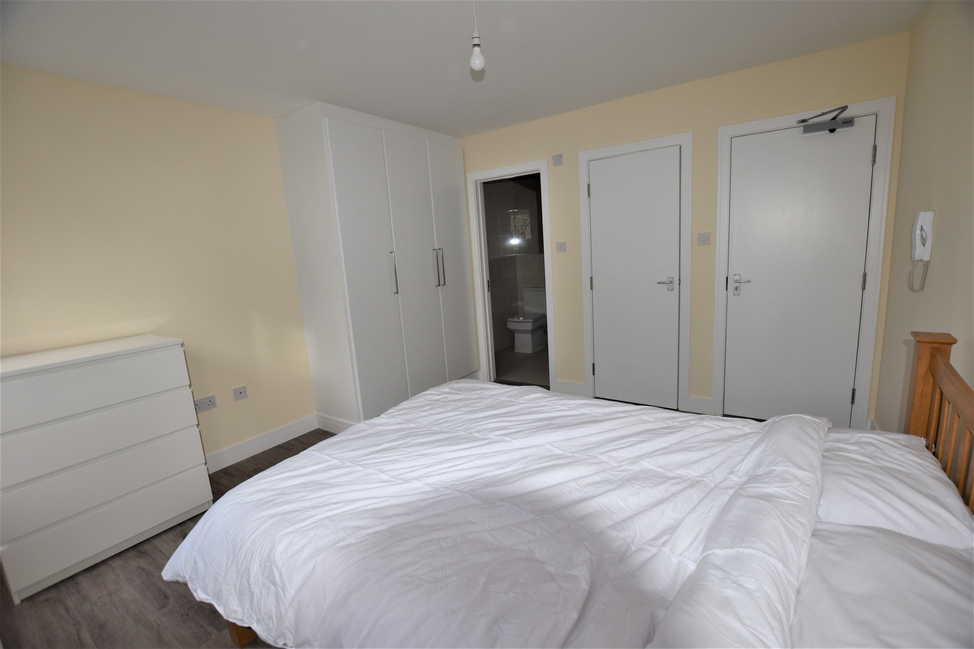 Room London Road in Greater London