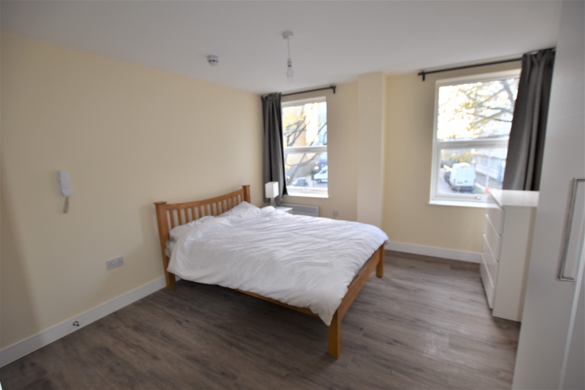 Room London Road in Greater London