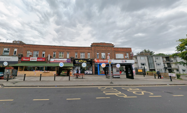 Flat Harrow Road in Greater London