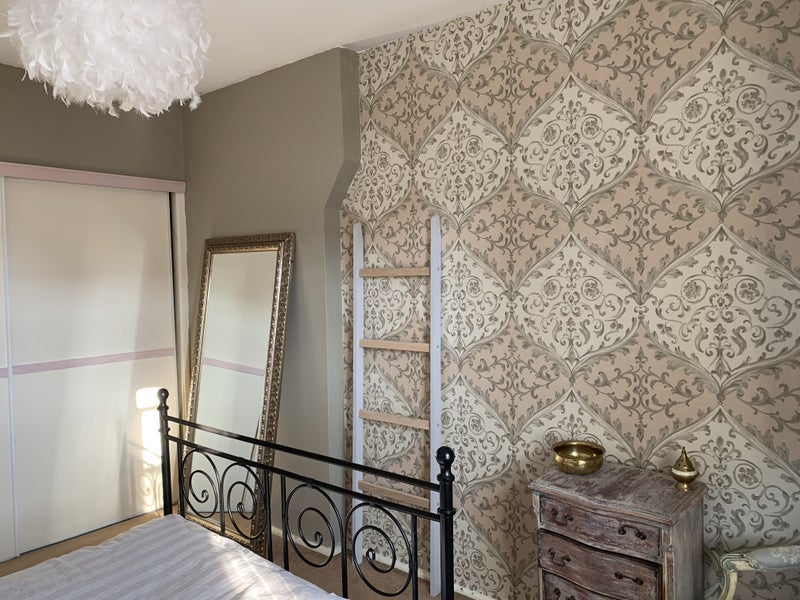 Room Lillie Road in Greater London