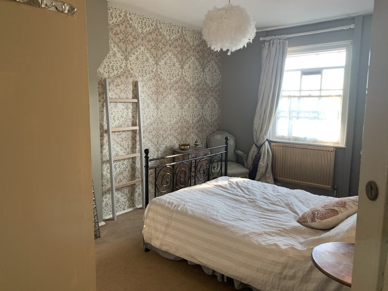 Room Lillie Road in Greater London