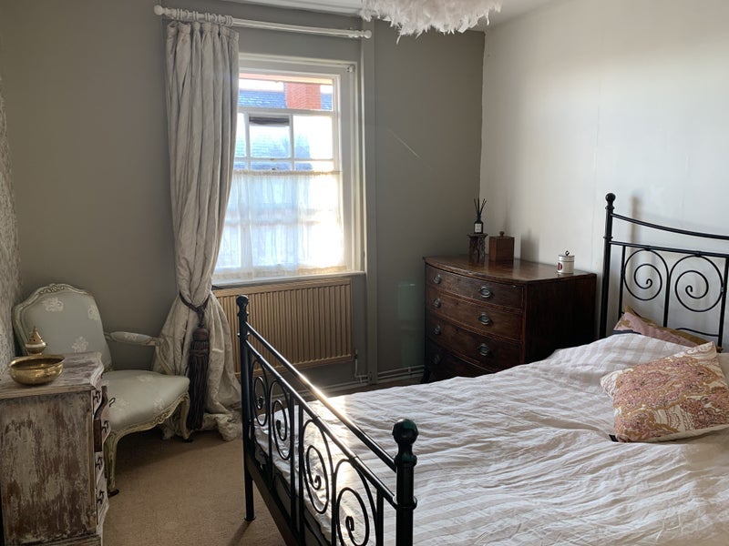Room Lillie Road in Greater London
