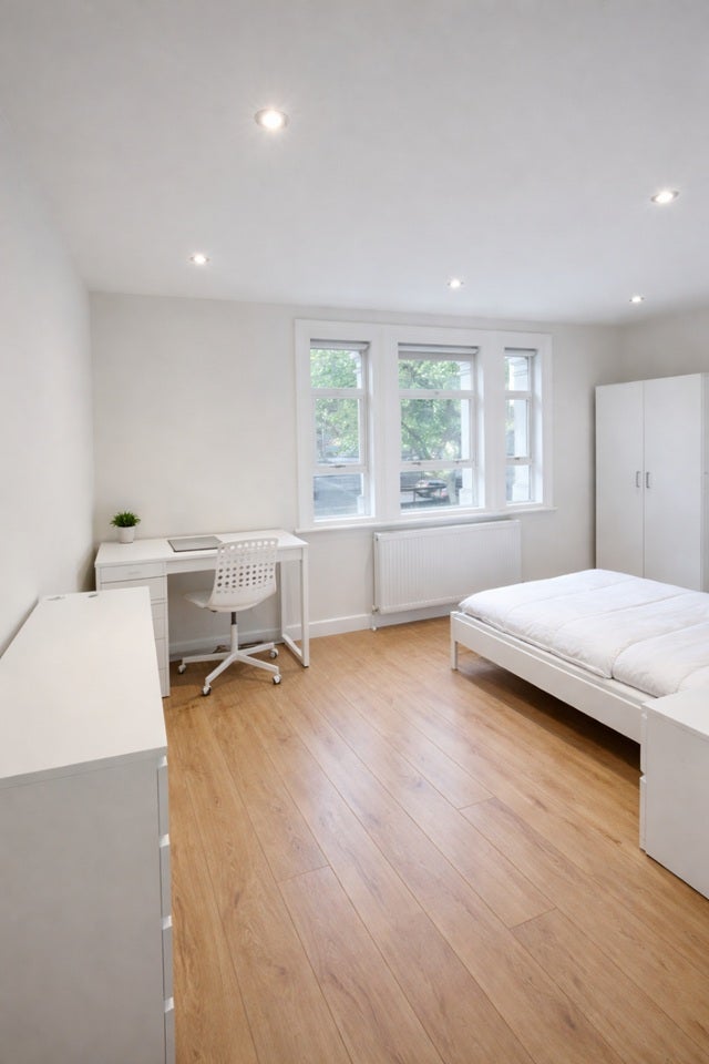 Flat Euston Road in Greater London