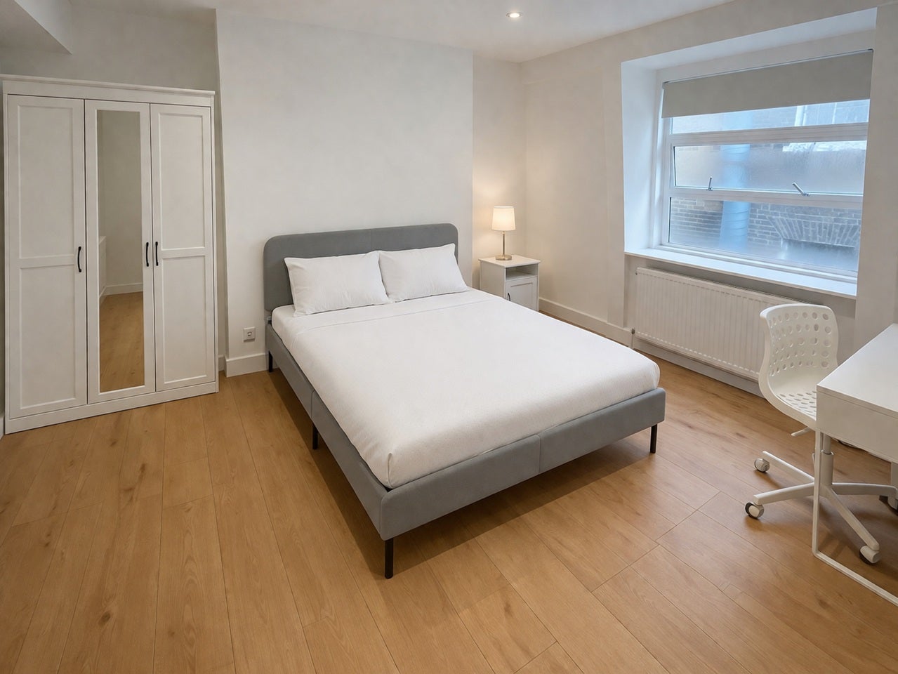 Flat Euston Road in Greater London