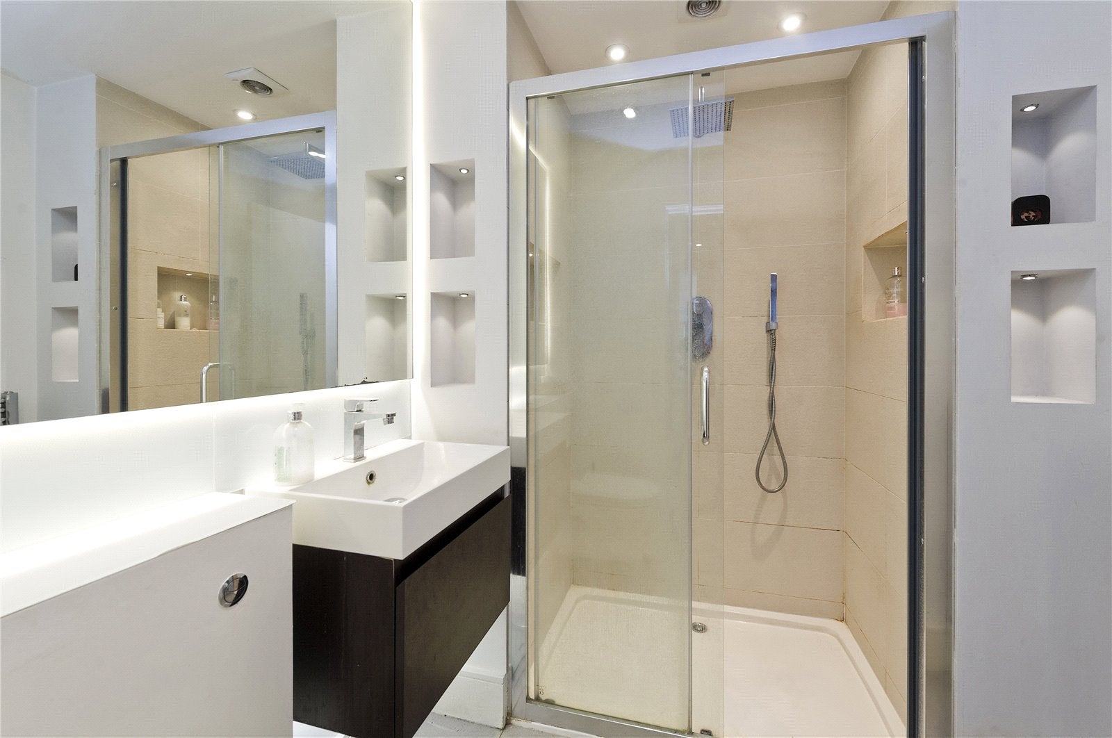 Flat St Anns Villas in Greater London