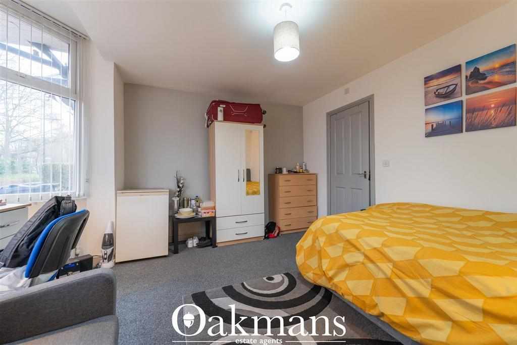 Flat Oak Tree Lane in Birmingham