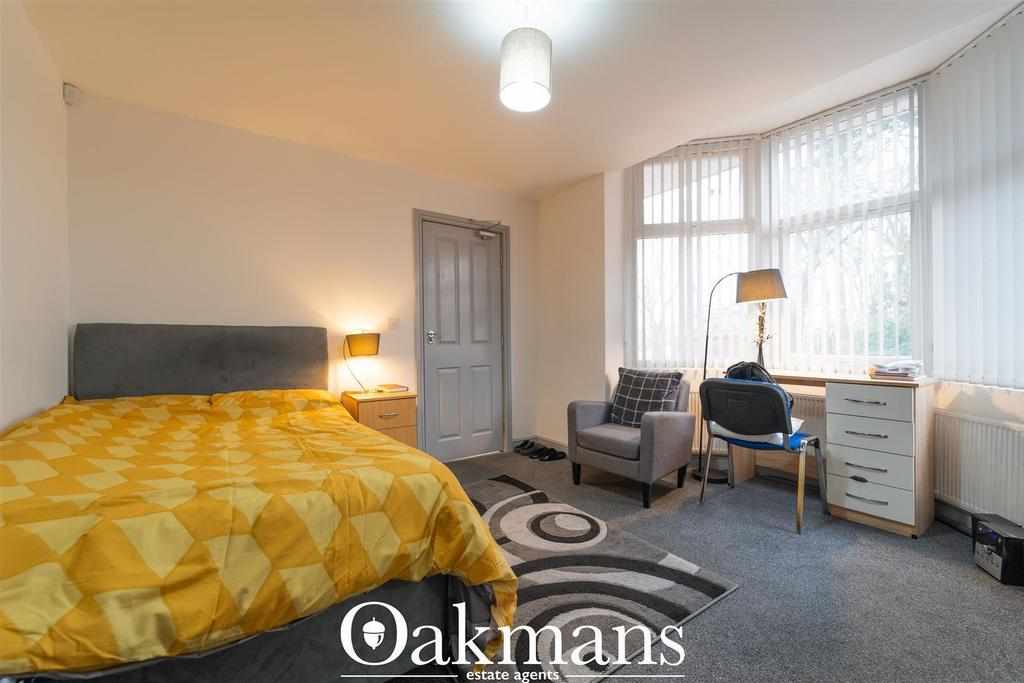 Flat Oak Tree Lane in Birmingham