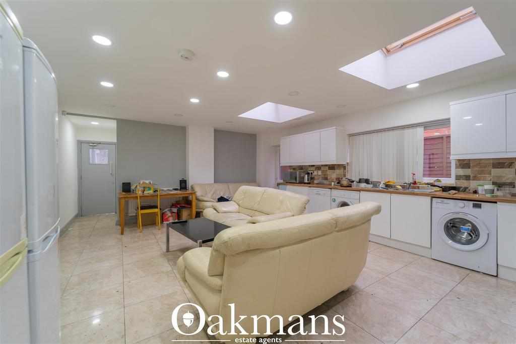 Flat Oak Tree Lane in Birmingham
