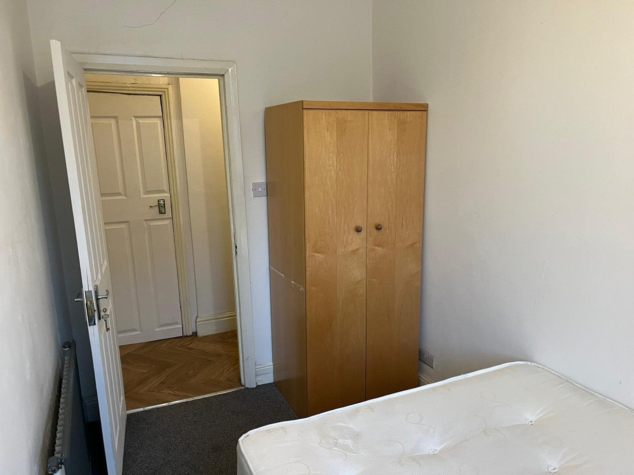 Room Millmount Road in Sheffield
