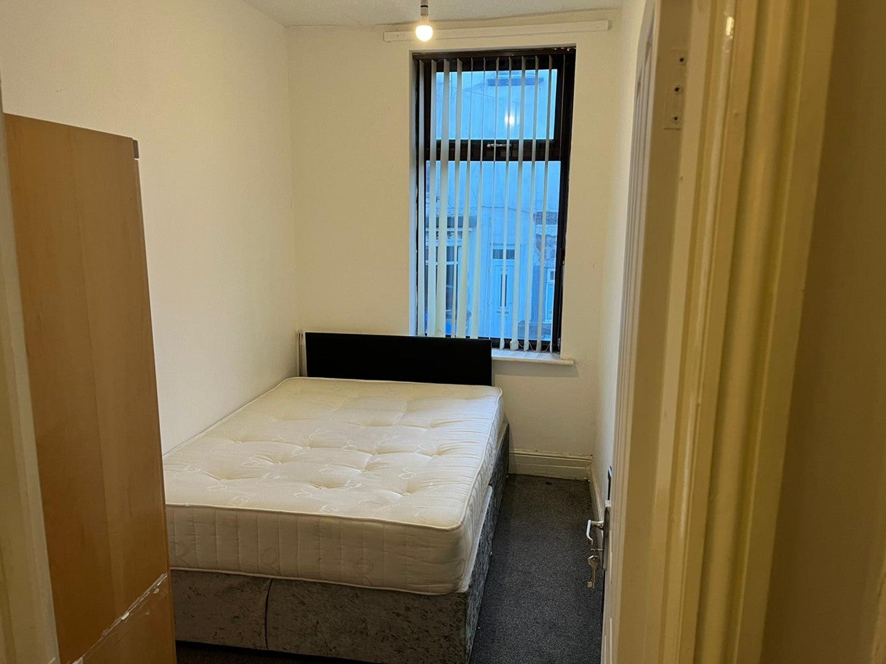 Room Millmount Road in Sheffield