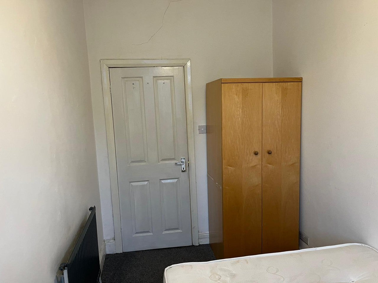 Room Millmount Road in Sheffield