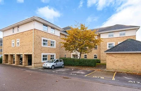 Flat International Way in Sunbury-on-Thames