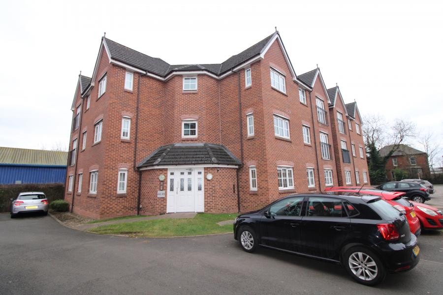 Flat Hendeley Court in East Staffordshire
