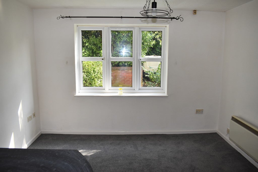 Flat Selwood Close in Weston-super-Mare