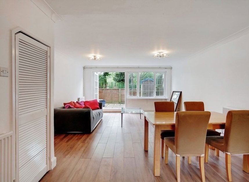 Flat Brecknock Road in Greater London