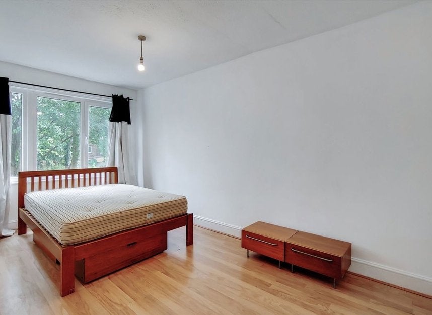 Flat Brecknock Road in Greater London