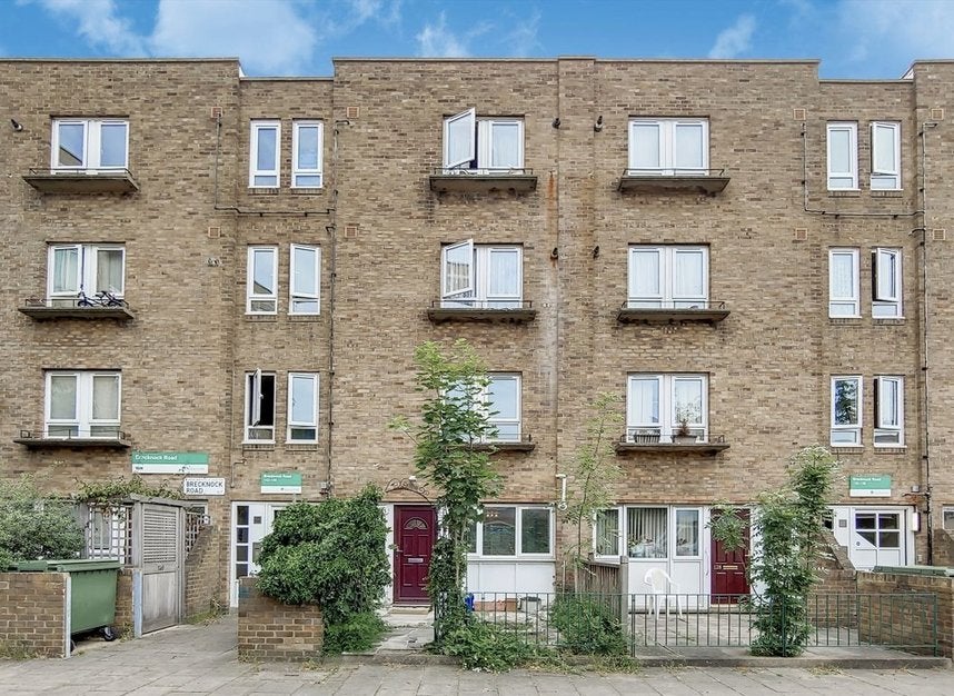 Flat Brecknock Road in Greater London