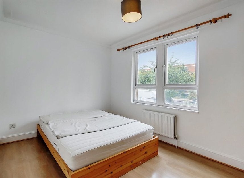 Flat Brecknock Road in Greater London