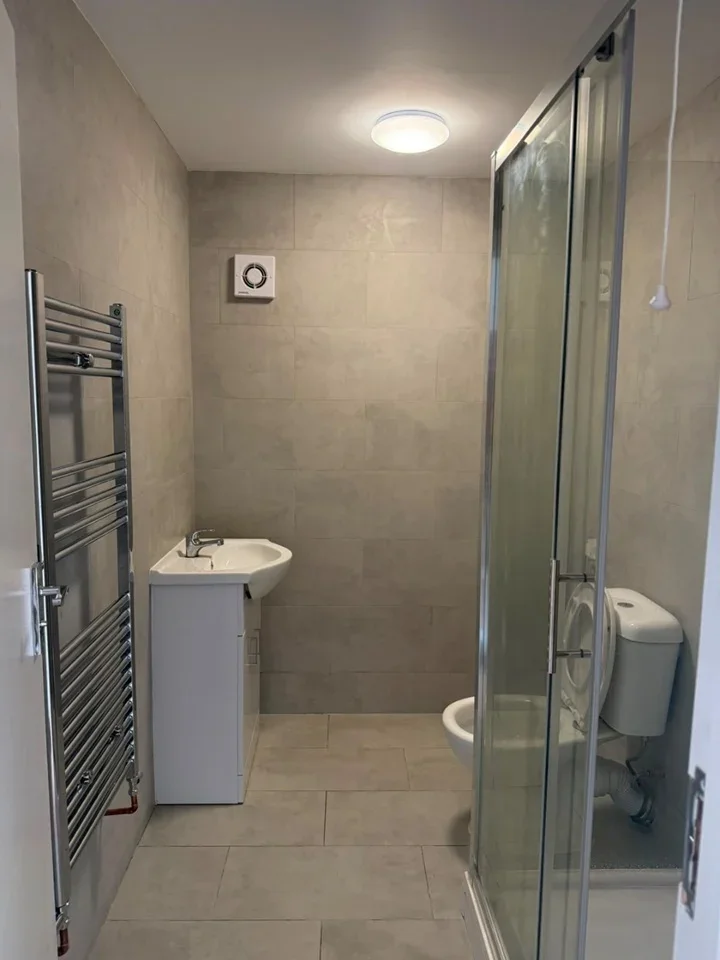 Flat Pulteney Close in Greater London