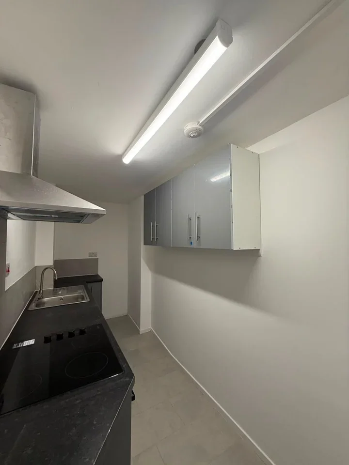 Flat Pulteney Close in Greater London