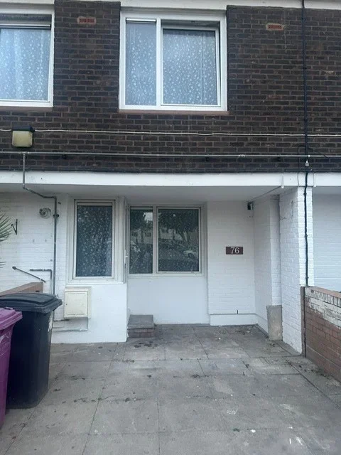 Flat Pulteney Close in Greater London