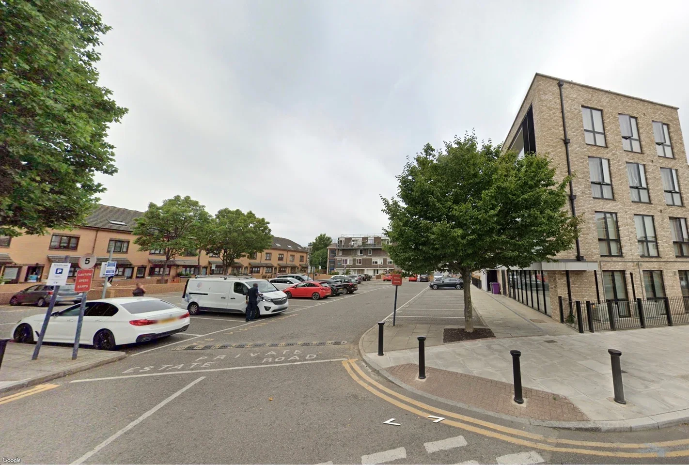 Flat Pulteney Close in Greater London